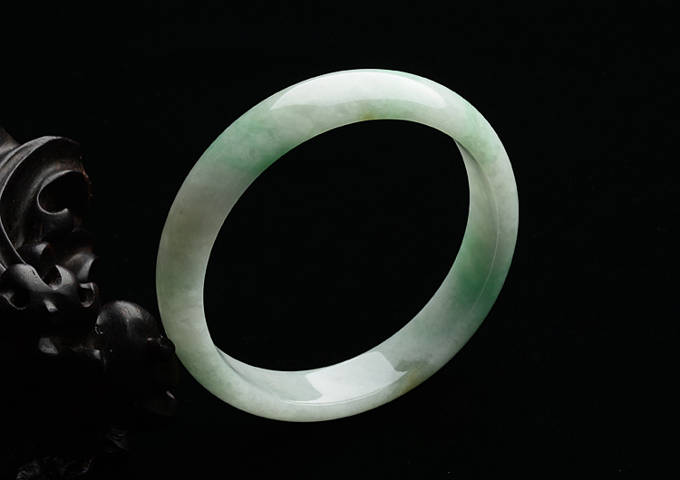(超值推荐)糯冰种飘翠手镯（57.6mm）