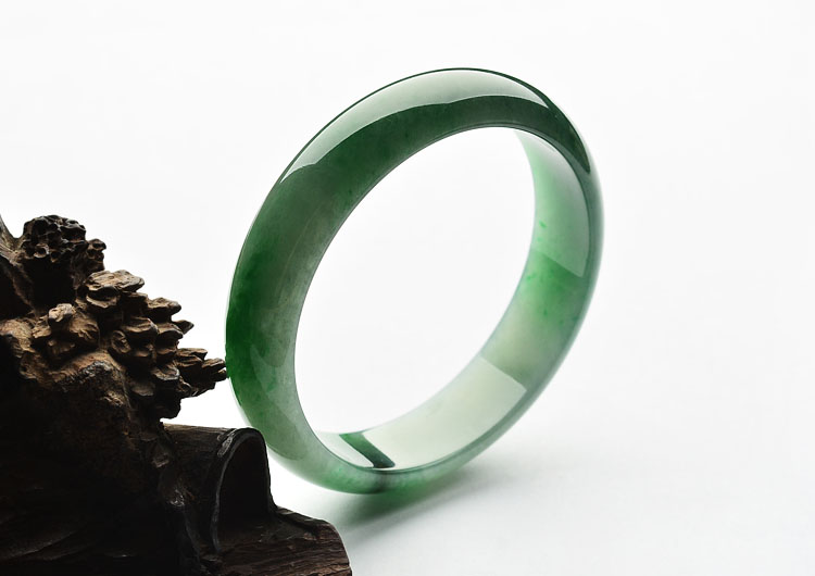 (超值推荐)糯冰种飘阳绿手镯(55.6mm)