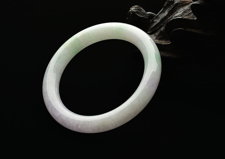(超值推荐)糯冰种淡春带彩圆条手镯（55.4mm）