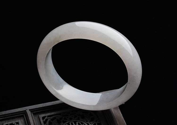 糯冰种淡紫罗兰贵妃镯（57mm-51mm）