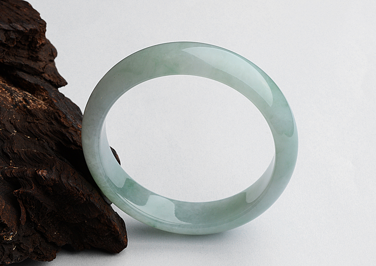 (超值推荐)糯冰种晴水略飘花手镯（54.8mm）