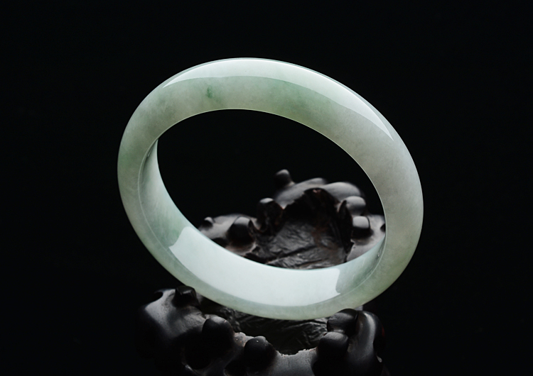 (超值推荐)糯冰种晴水略飘花手镯（54.8mm）