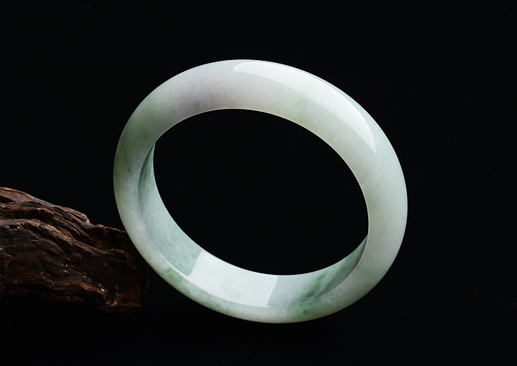 (超值推荐)糯冰种晴水略飘花手镯（57.5mm）