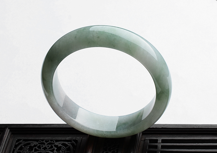 (超值推荐)糯冰种晴水略飘花手镯（57.5mm）