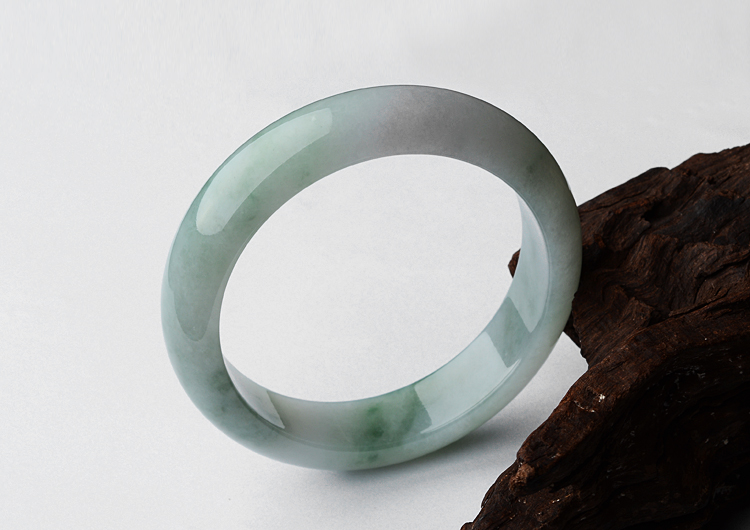 (超值推荐)糯冰种晴水略飘花手镯（57.5mm）