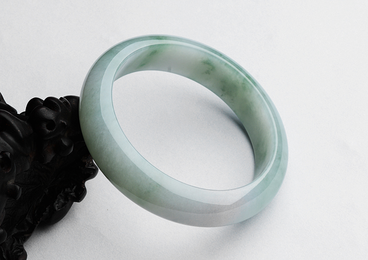 (超值推荐)糯冰种晴水略飘花手镯（57.5mm）