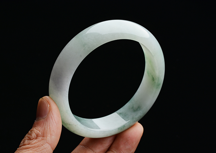 (超值推荐)糯冰种晴水略飘花手镯（57.5mm）