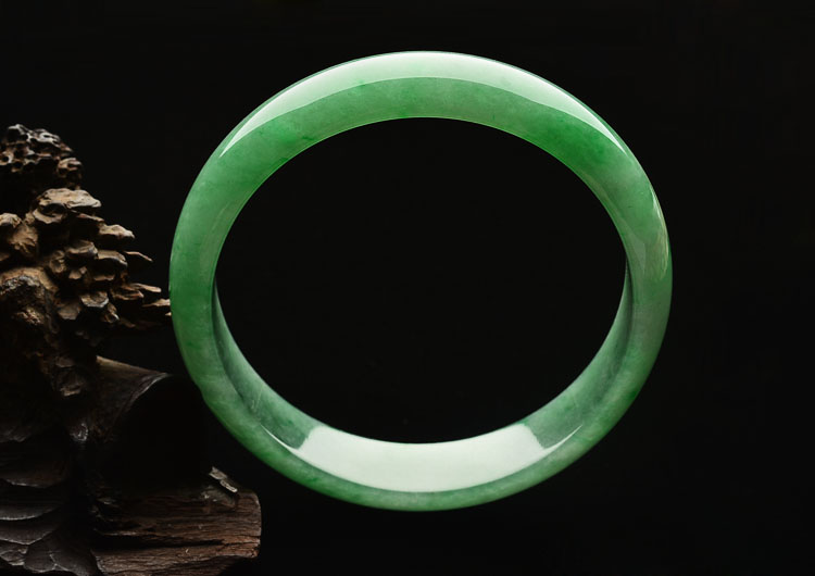 (超值推荐)糯冰种翠色手镯（56.3mm）