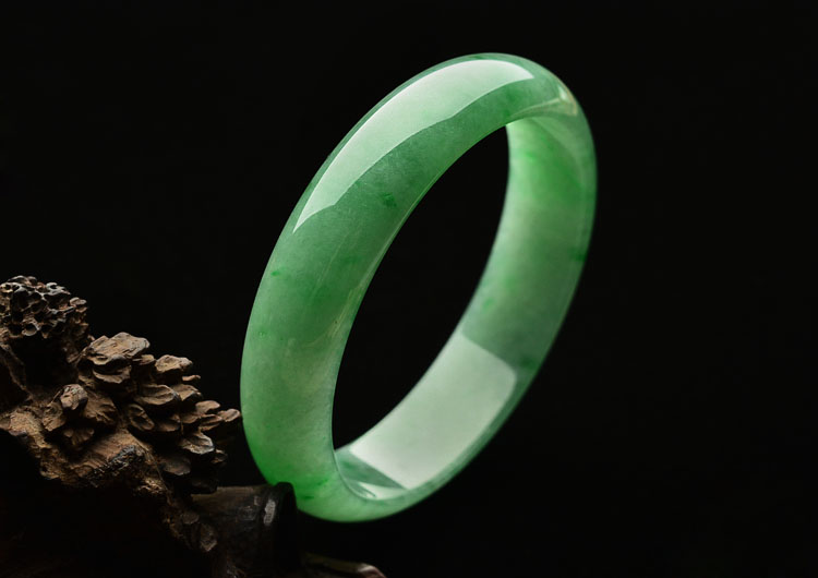 (超值推荐)糯冰种翠色手镯（56.3mm）