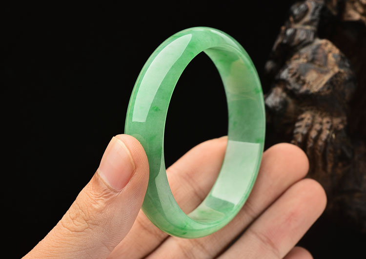 (超值推荐)糯冰种翠色手镯（56.3mm）