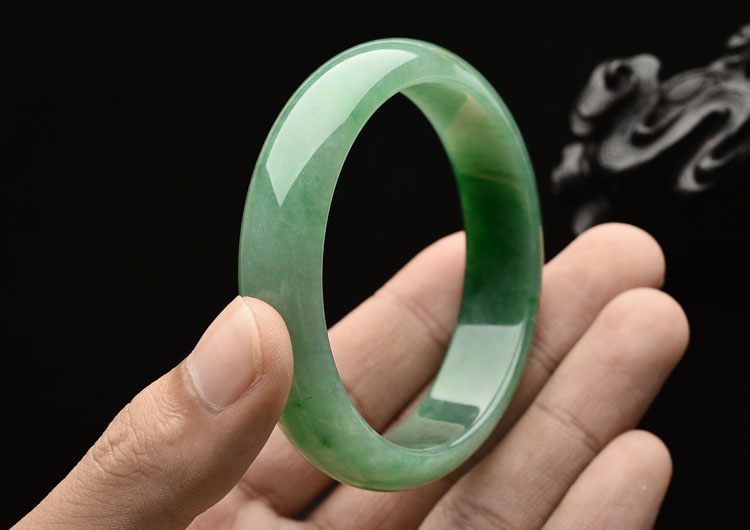 (超值推荐)糯冰种飘翠手镯（57.4mm）