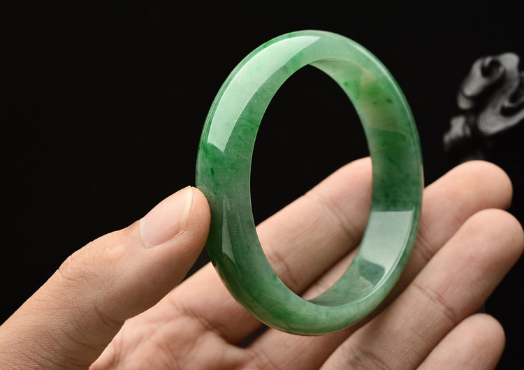 (超值推荐)糯冰种飘翠手镯（57.6mm）