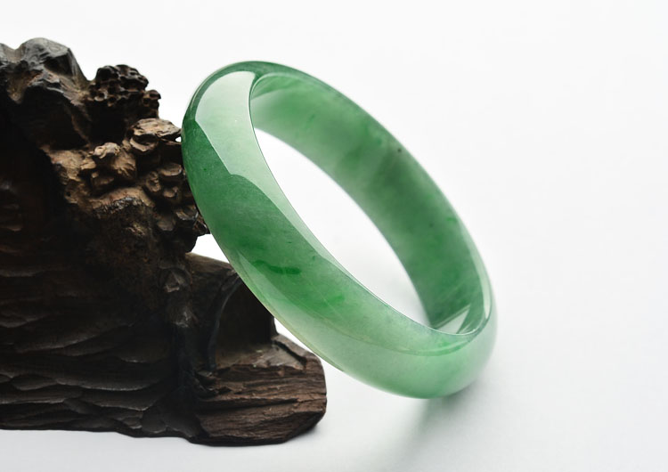 (超值推荐)糯冰种飘翠手镯（57.6mm）