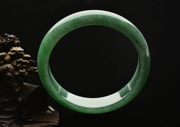 (超值推荐)糯冰种飘翠手镯（56.6mm）