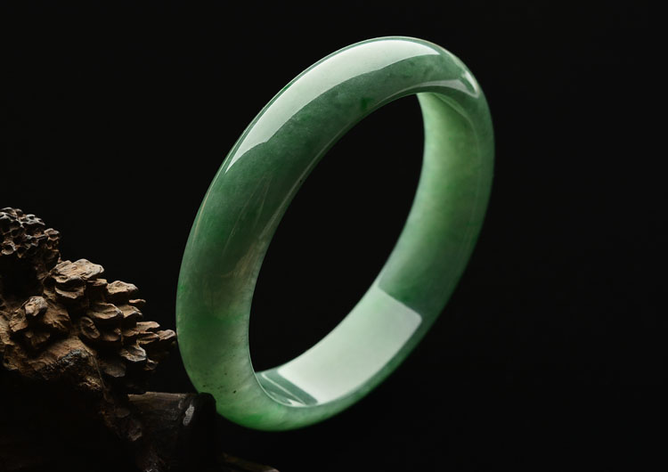 (超值推荐)糯冰种飘翠手镯（56.6mm）