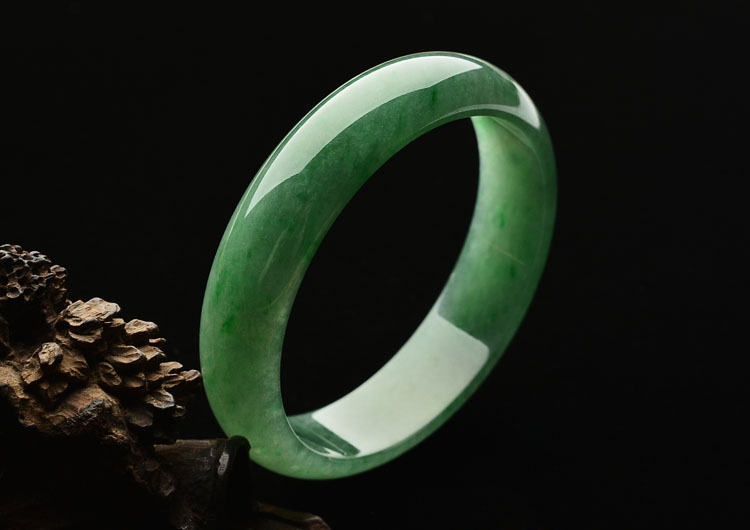 (超值推荐)糯冰种飘翠手镯（56.6mm）