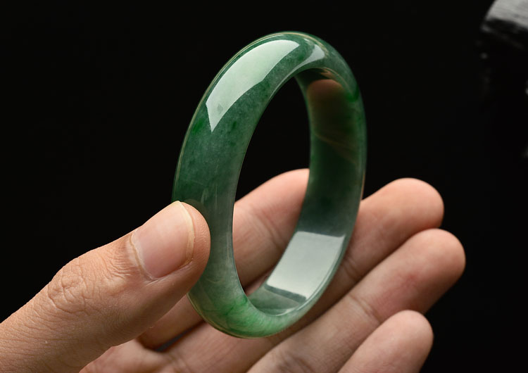 (超值推荐)糯冰种飘翠手镯（55.7mm）