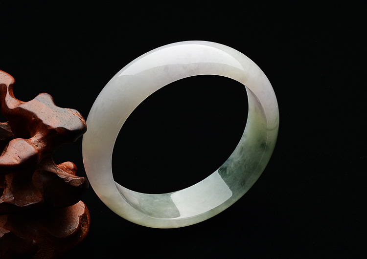 糯冰种淡春带彩手镯（54.8mm）