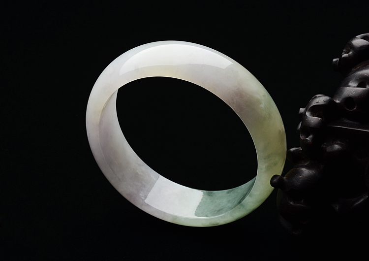 糯冰种淡春带彩手镯（54.8mm）