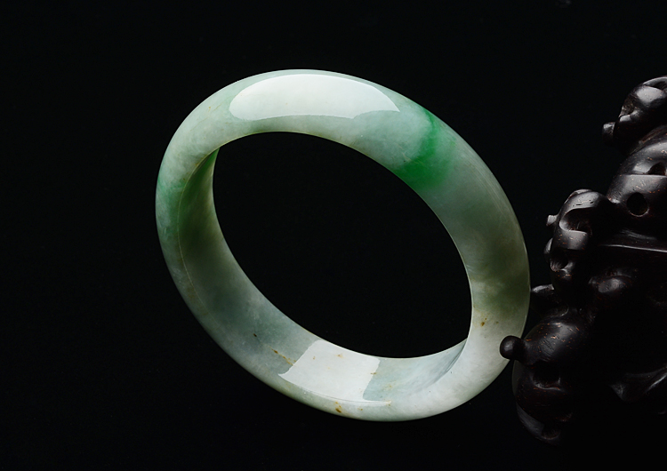 糯冰种晴水略飘翠手镯（58.5mm）