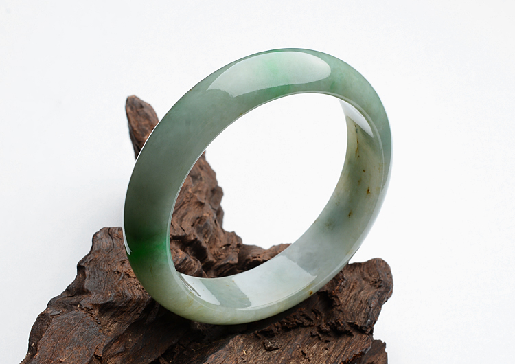 糯冰种晴水略飘翠手镯（58.5mm）