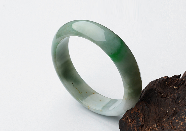糯冰种晴水略飘翠手镯（58.5mm）