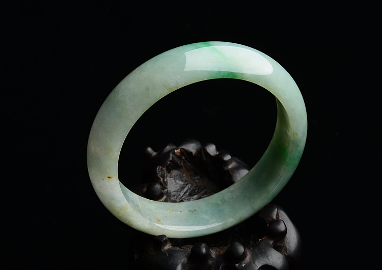 糯冰种晴水略飘翠手镯（58.5mm）