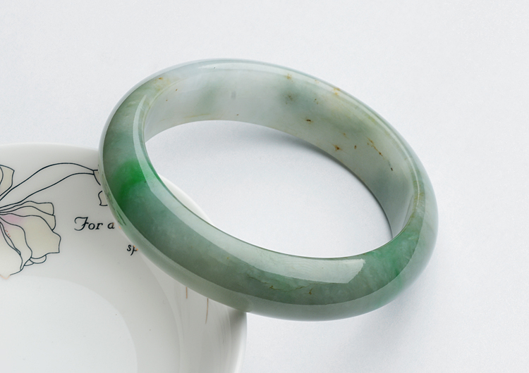 糯冰种晴水略飘翠手镯（58.5mm）