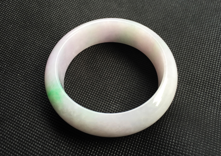 (超值推荐)糯冰种春带彩手镯（58.8mm）