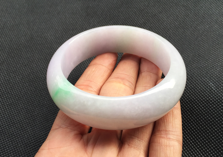 (超值推荐)糯冰种春带彩手镯（58.8mm）