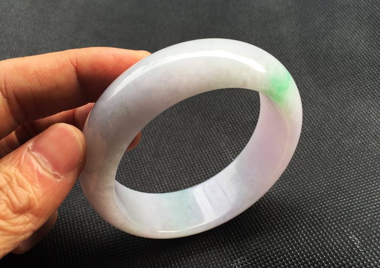 (超值推荐)糯冰种春带彩手镯（58.8mm）