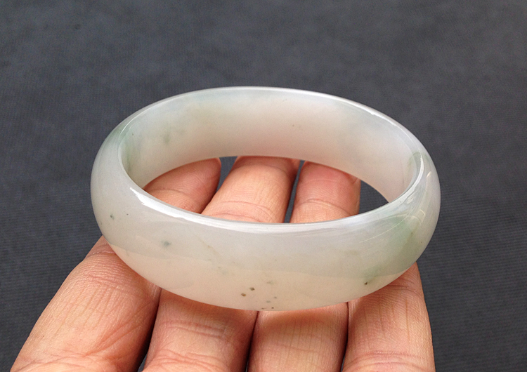 糯冰种略飘花贵妃镯（53.5mm-48.5mm）