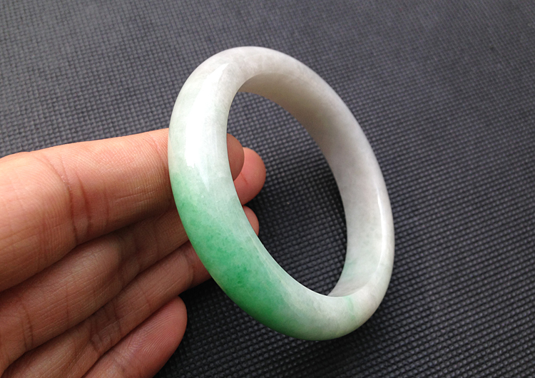 糯冰种翠色手镯（52.5mm）