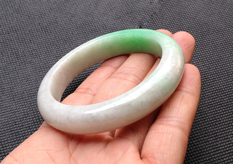 糯冰种翠色手镯（52.5mm）