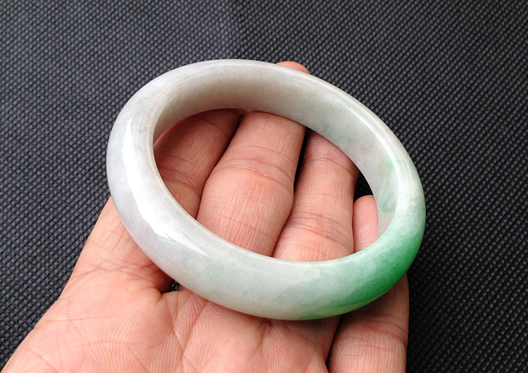糯冰种翠色手镯（52.5mm）