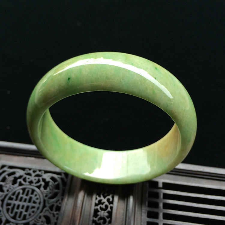 （超值推荐）细糯种黄加绿手镯（58mm）
