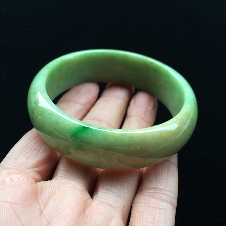 （超值推荐）细糯种黄加绿手镯（58mm）
