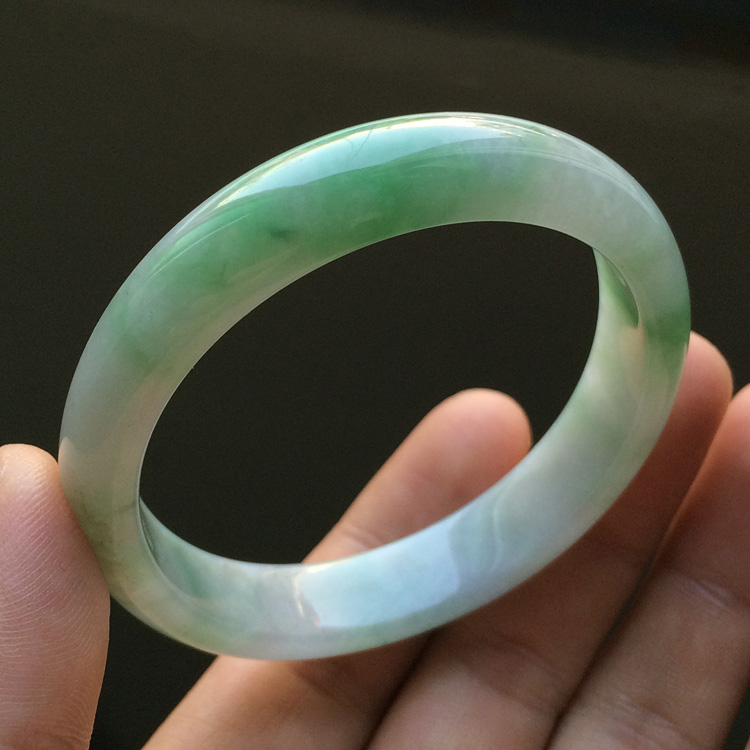 (超值推荐)糯冰种飘花贵妃镯（57.6mm-50.5mm）