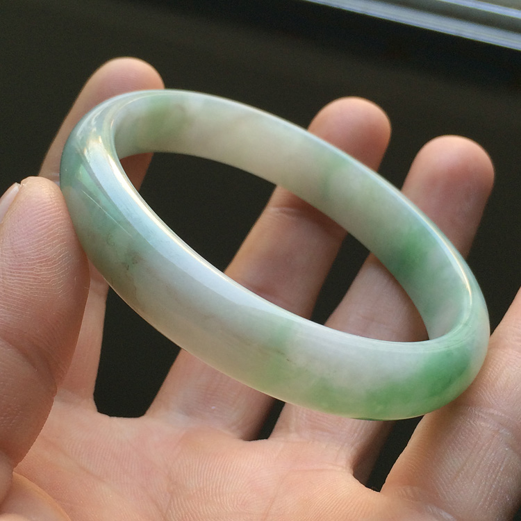 (超值推荐)糯冰种飘花贵妃镯（57.6mm-50.5mm）