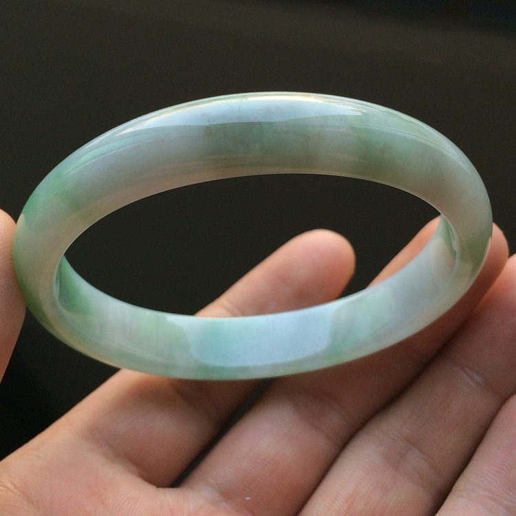 (超值推荐)糯冰种飘花贵妃镯（57.6mm-50.5mm）