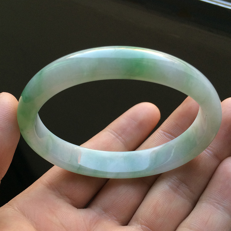 (超值推荐)糯冰种飘花贵妃镯（57.6mm-50.5mm）