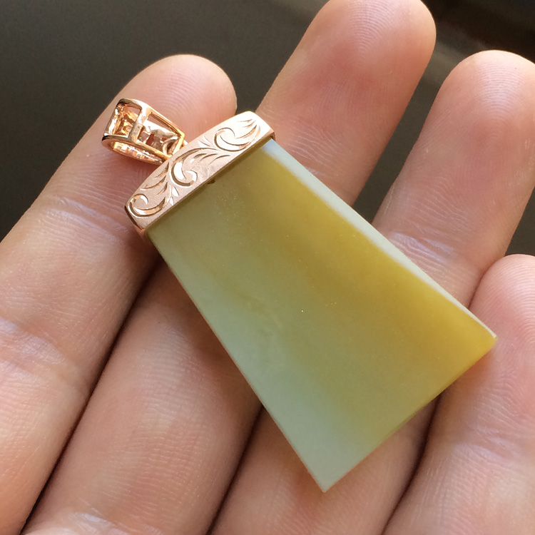 糯冰种黄翡素牌挂件