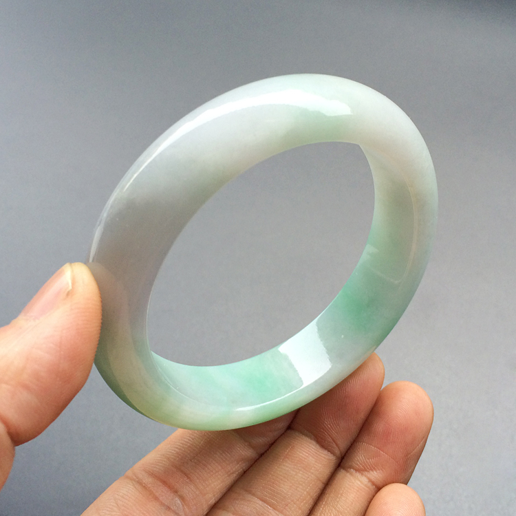 （超值推荐）糯冰种飘翠手镯（56mm）