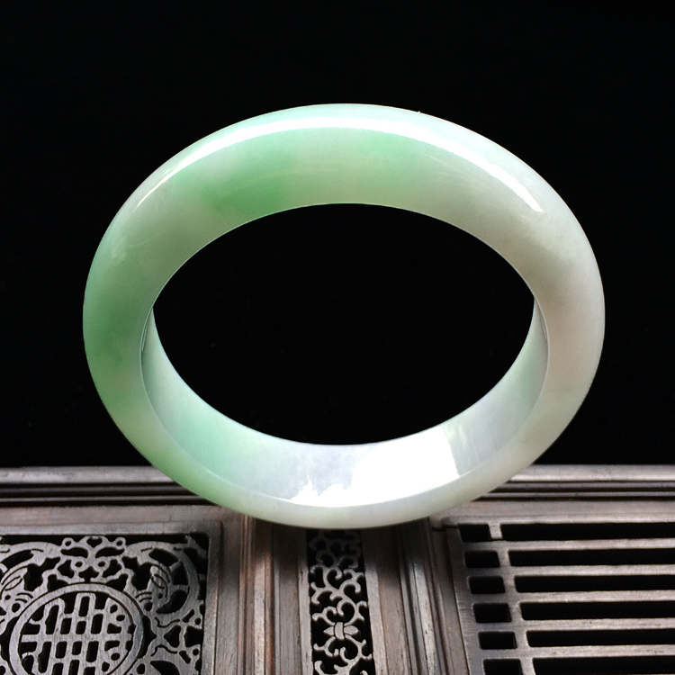 （超值推荐）糯冰种飘翠手镯（56mm）
