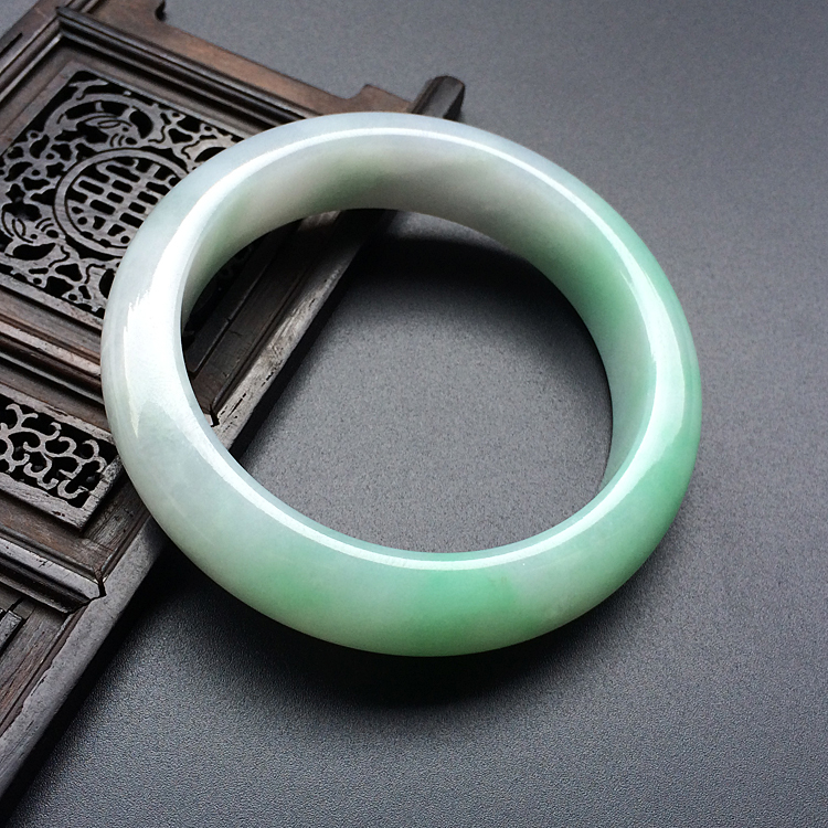 （超值推荐）糯冰种飘翠手镯（56mm）