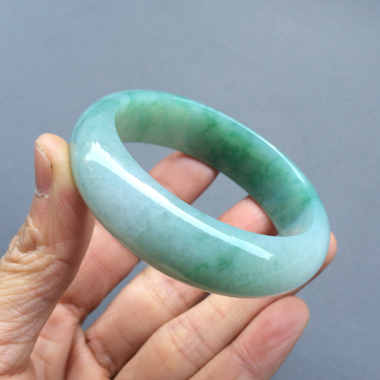 (超值推荐)糯冰种飘翠手镯（55.5mm）