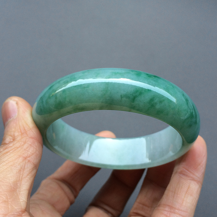 (超值推荐)糯冰种飘翠手镯（55.5mm）