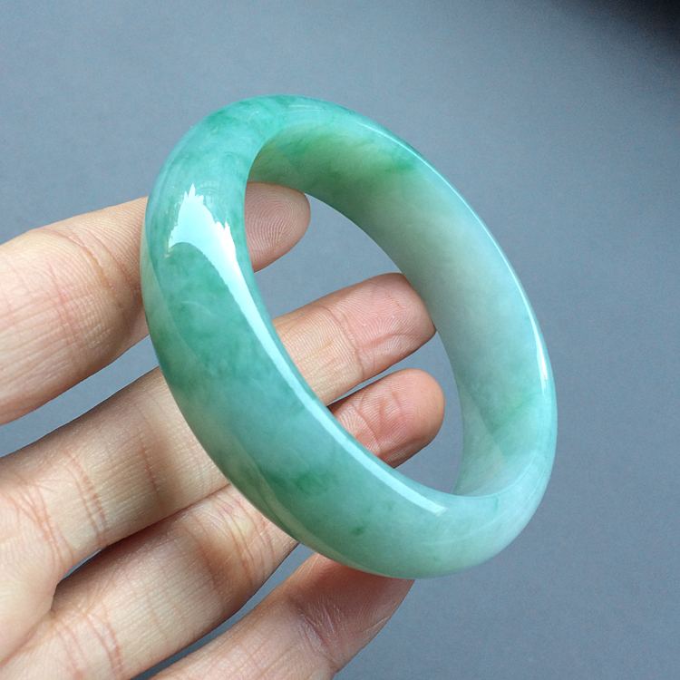 (超值推荐)糯冰种飘翠手镯（55.5mm）