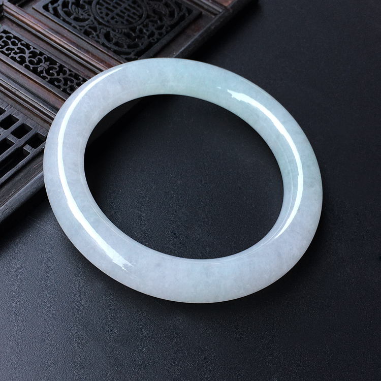 (超值推荐)糯冰种晴水圆条手镯（56.1mm）