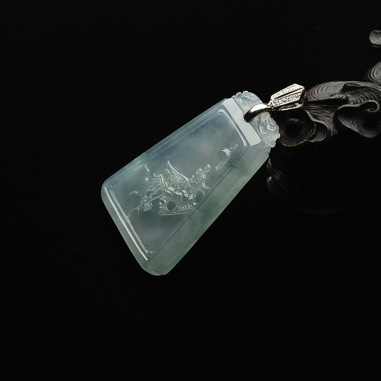 冰种晴水略飘花凤牌挂件（金扣）